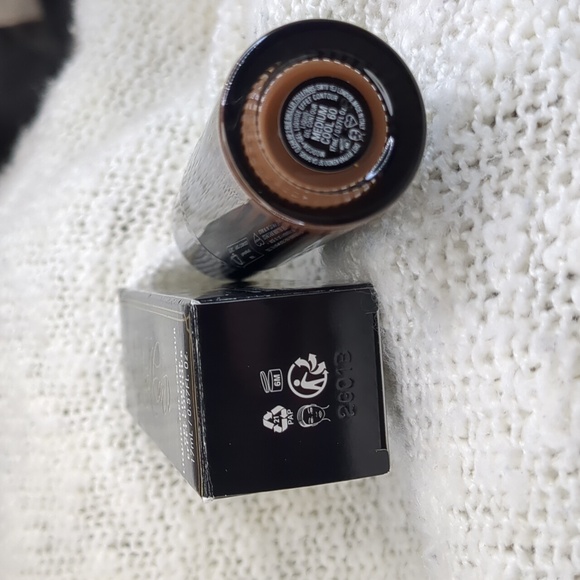 KVD Beauty Modcon Liquid-Gel Contour in Medium Cool(60), 17ml/0.575fl oz - Picture 11 of 13